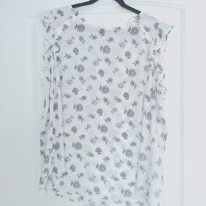 LOFT Curvy Plus size floral top with slightly scalloped short sleeve.